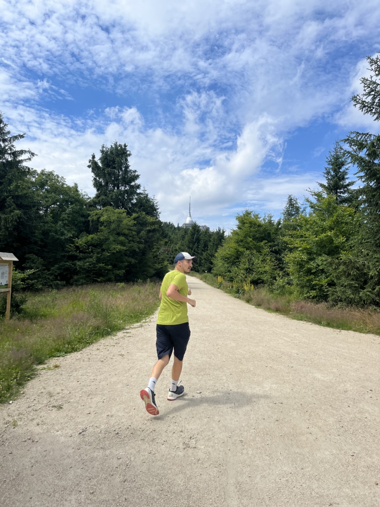 14.7.2022 - Hurá, obě děti odevzdány a běžíme 15km na Ještěd