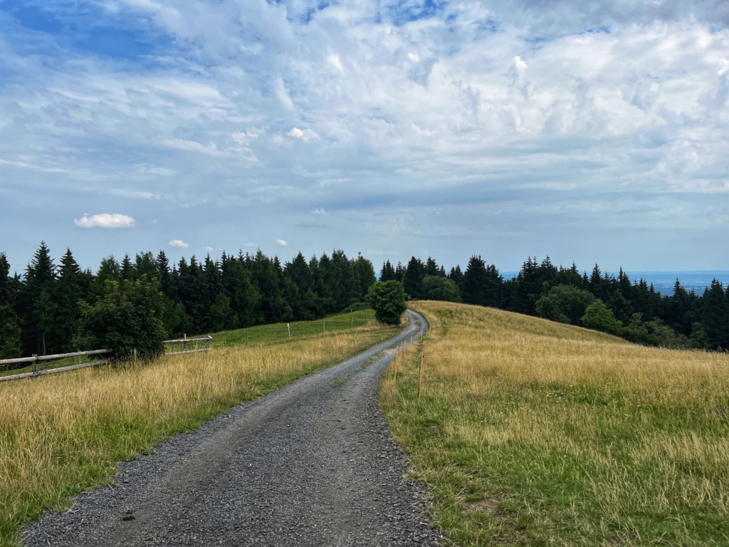 14.7.2022 - Hurá, obě děti odevzdány a běžíme 15km na Ještěd