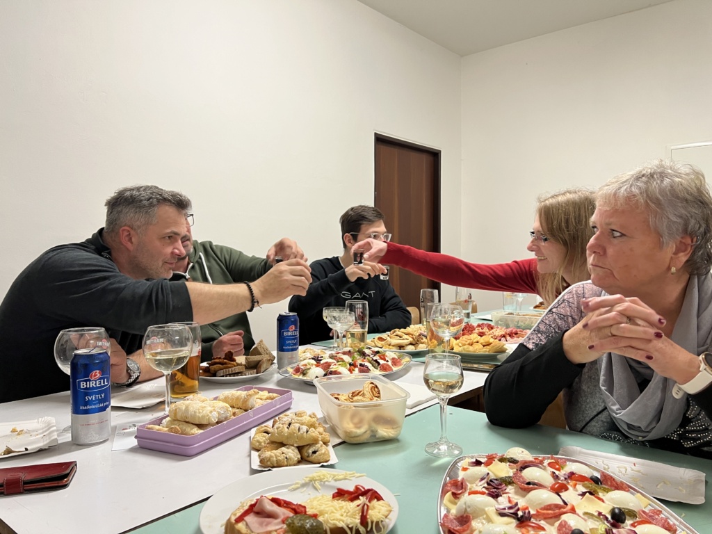 27.11.2022 - A už jsme zpět na Andělce ready na párty (65babi, 45 Jirka, 20 Jířa)