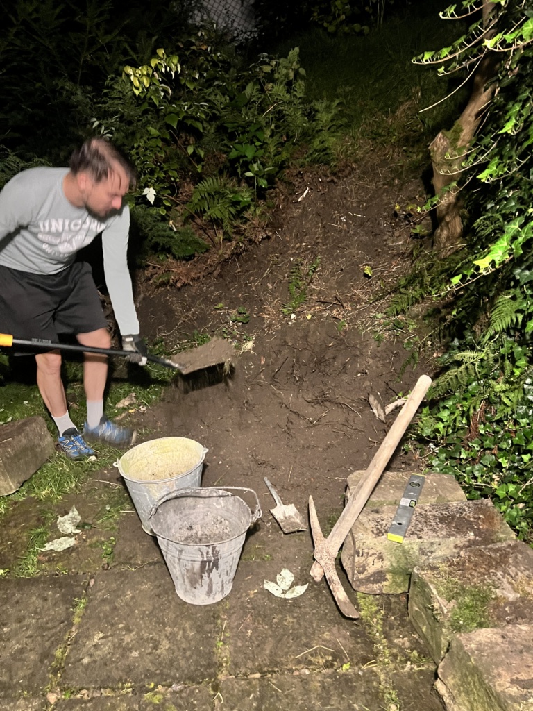 28.9.2023 - Zatímco my jezdíme na kole a opravujeme chalupu, děti se na Andělce baví