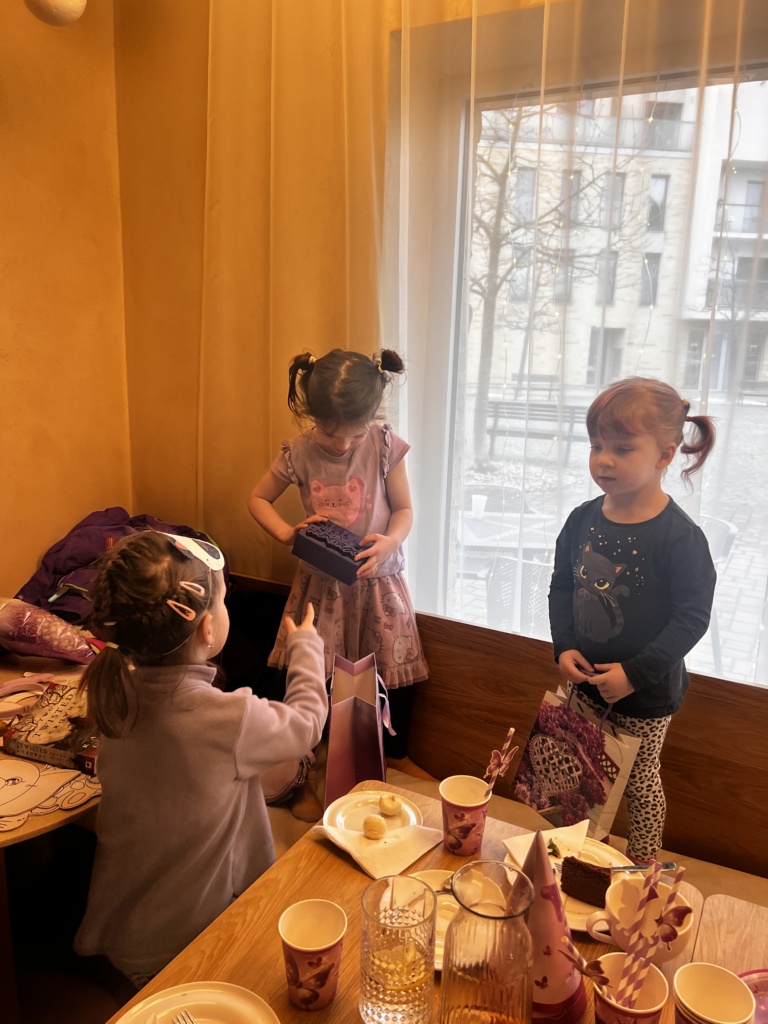 8.2.2026 - A Amíny třetí oslava s kamarádkama ve Statenicích