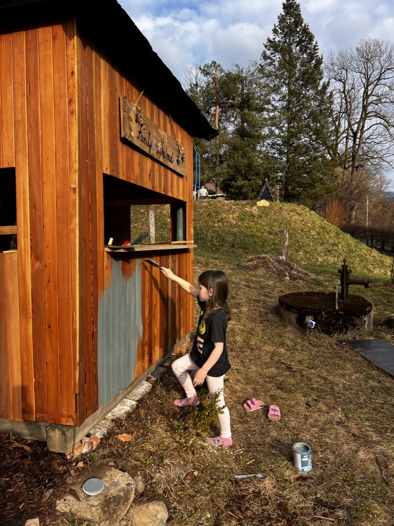 6.3.2026 - Amálka maluje domeček a vyrážíme na procházku