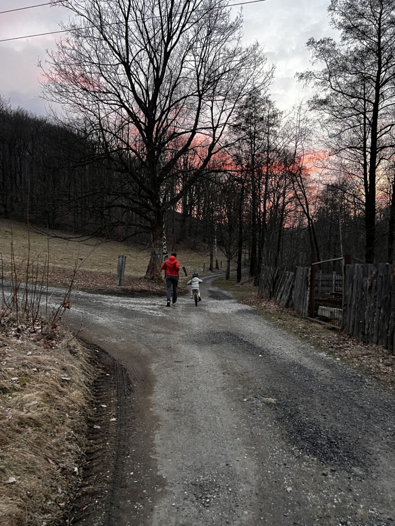 6.3.2026 - Amálka maluje domeček a vyrážíme na procházku